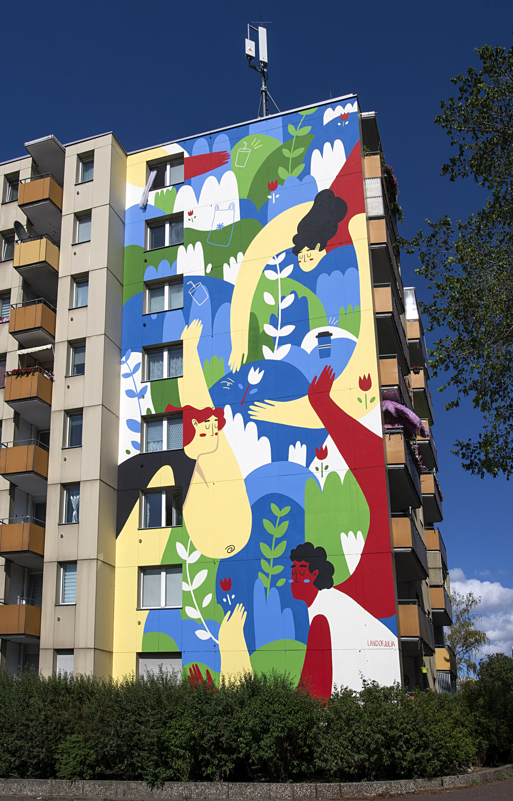 Mural by Júlia Mota Albuquerque in Berlin-Charlottenburg (BSR_Stiftung Naturschutz), 2022, Photo credit: Nika Kramer 